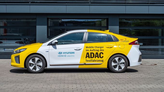 Mobilní nabíjecí stanice ADAC jsou upravenými elektromobily Hyundai Ioniq.