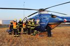 U Pohořelic na Brněnsku se srazila čtyři auta a kamion, na místě přistával vrtulník
