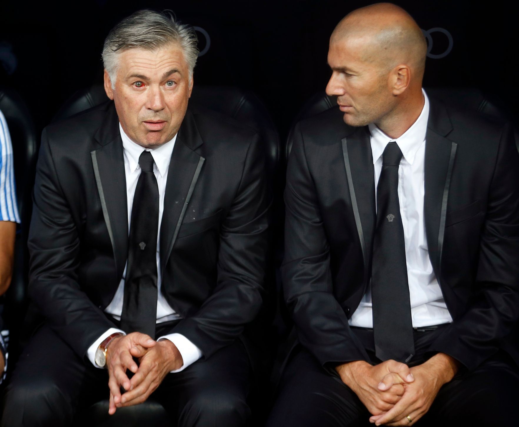 Carlo Ancelotti a Zinedine Zidane na lavičce Realu Madrid