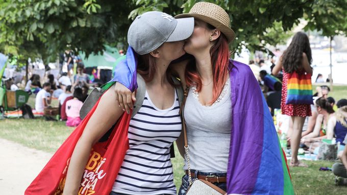 Z festivalu Prague Pride 2020. Podobná akce za práva leseb a gayů nebyla před rokem 1989 ani myslitelná.