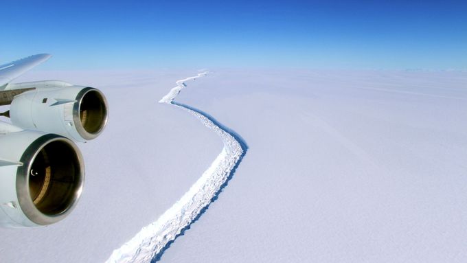 Mapy Antarktidy se přepisují neustále, tohle je ale jedna z největších ulomených ker za posledních čtyřicet let, říká Daniel Nývlt.