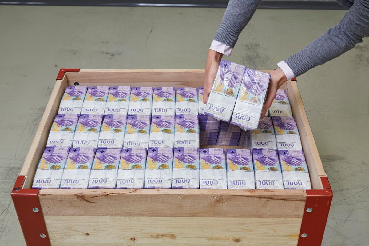 Hotovost Švýcarský frank 1000 bankovky
