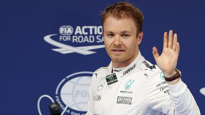 Nico Rosberg.slaví vítězství v kvalifikaci na Vlekou cenu Číny.