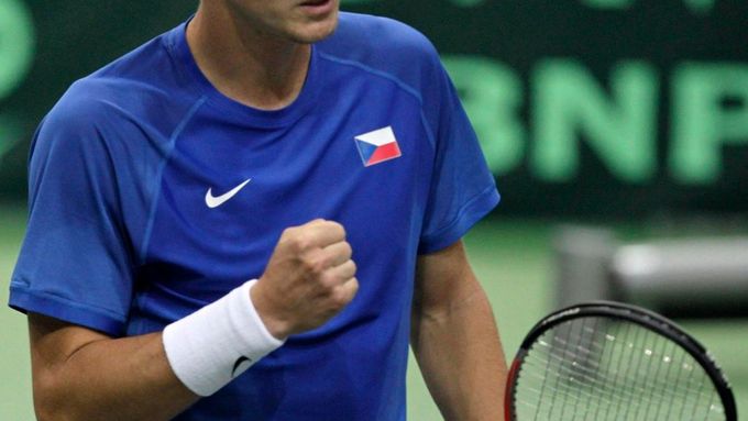Tomáš Berdych postoupil na Wimbledonu do druhého kola.