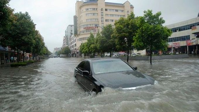 Povodně v Číně (ilustrační foto).