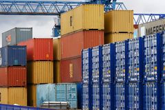 Na příliš levný dovoz z ciziny může EU uvalit vyšší cla. Obrana proti dumpingu se zpřísní