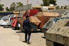 Na iráckém federálním policejním ředitelství sesbírali 23 vozidel používaných při sebevražedných útocích v Mosulu.