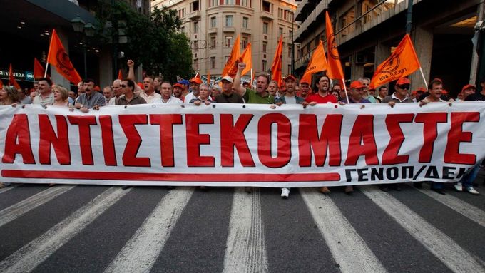 Řekové se stále nechtějí smířit s tím, že jejich vláda musí začít šetřit