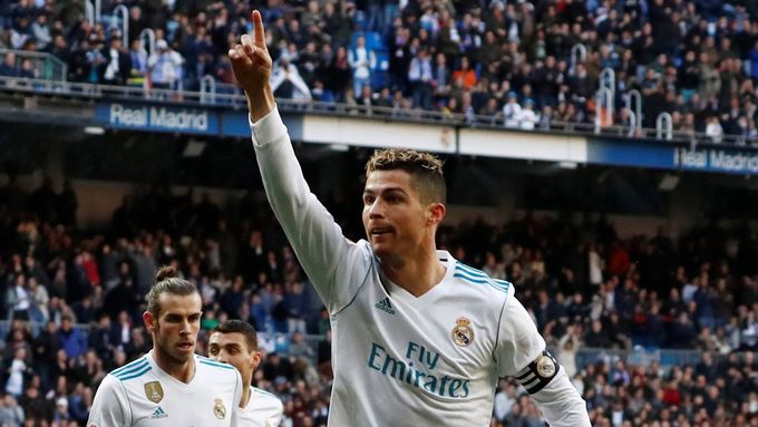 Cristiano Ronaldo slaví gól při výhře Realu Madrid 4:0 nad Alavésem