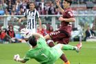 Juventus prohrál v turínském derby, ale stále jasně vede