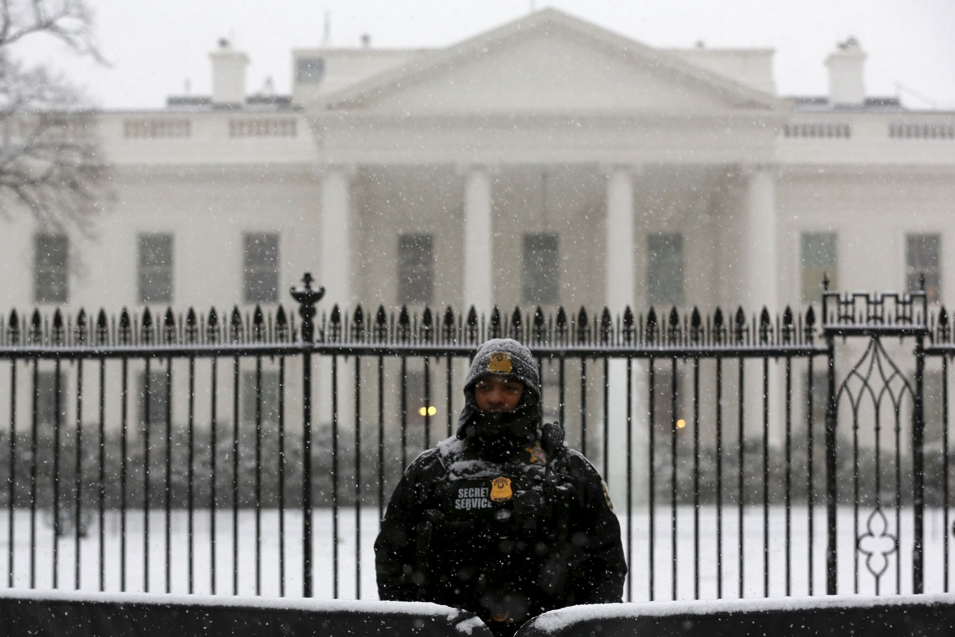 USA - Washington - sníh - Bílý dům - ostraha