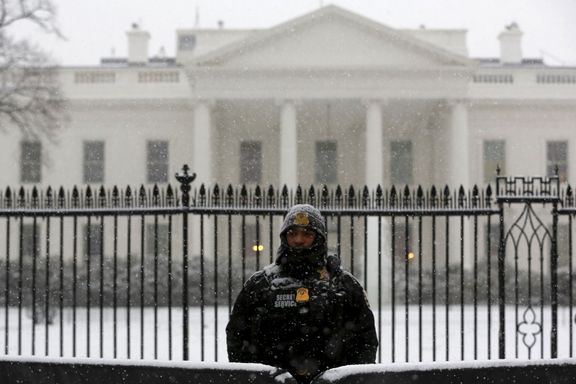 Zasněžená ostraha před Bílým domem
