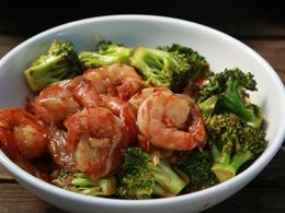 Smažené krevety s brokolicí                                 