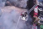 Požár plzeňské ubytovny hlásí více než deset zraněných. Sledujte záběry z dronu