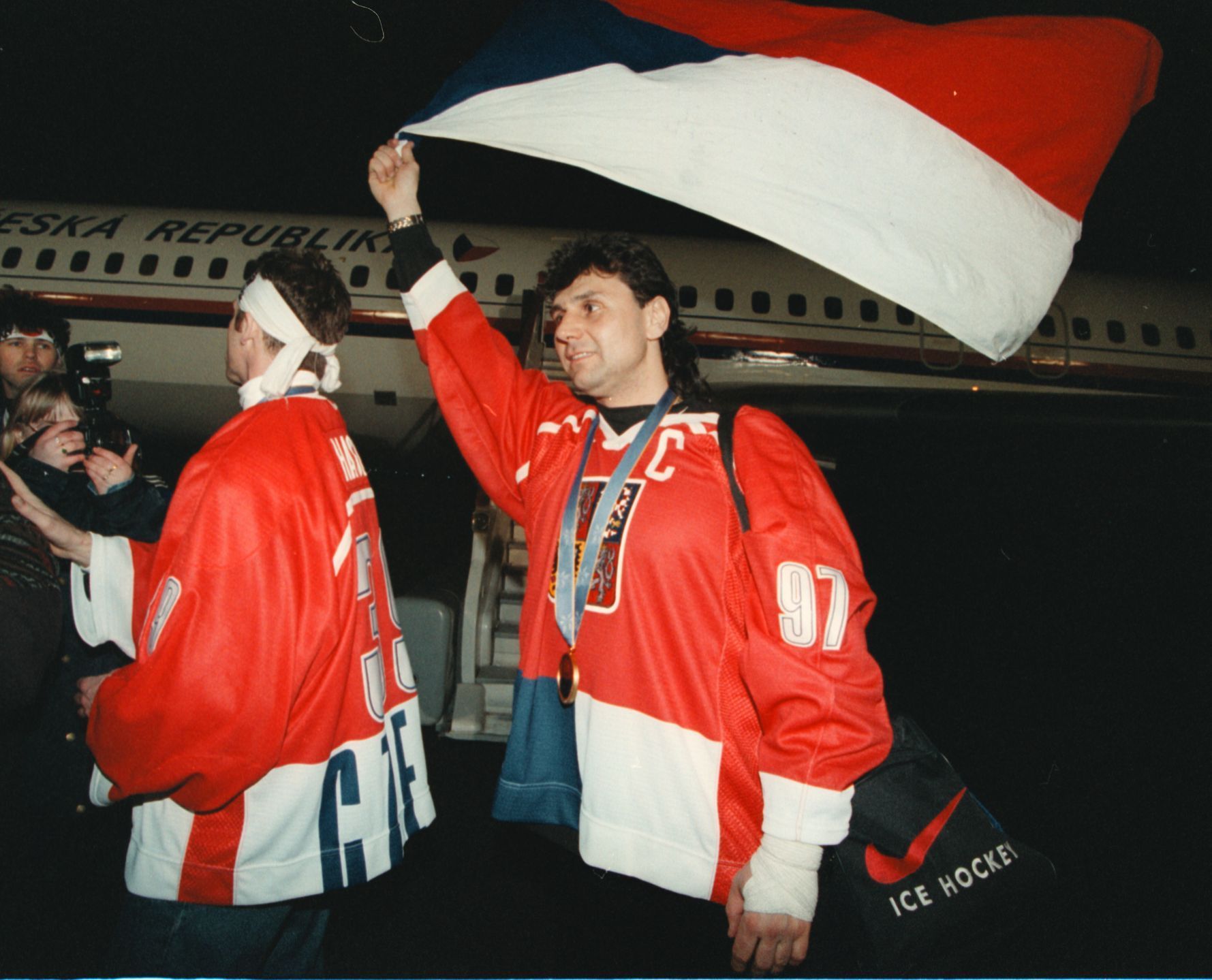 Archivní fotografie z Nagana 1998, olympijské hry, zlato z hokejového turnaje
