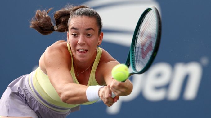 Tereza Valentová při utkání 2. kola US Open proti wimbledonské vítězce Jeleně Rybakinové