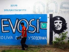 Evo a Guevara. Argentinský revolucionář byl zabit roku 1967 právě v Bolivii a mezi místní levicí je uctívanou ikonou