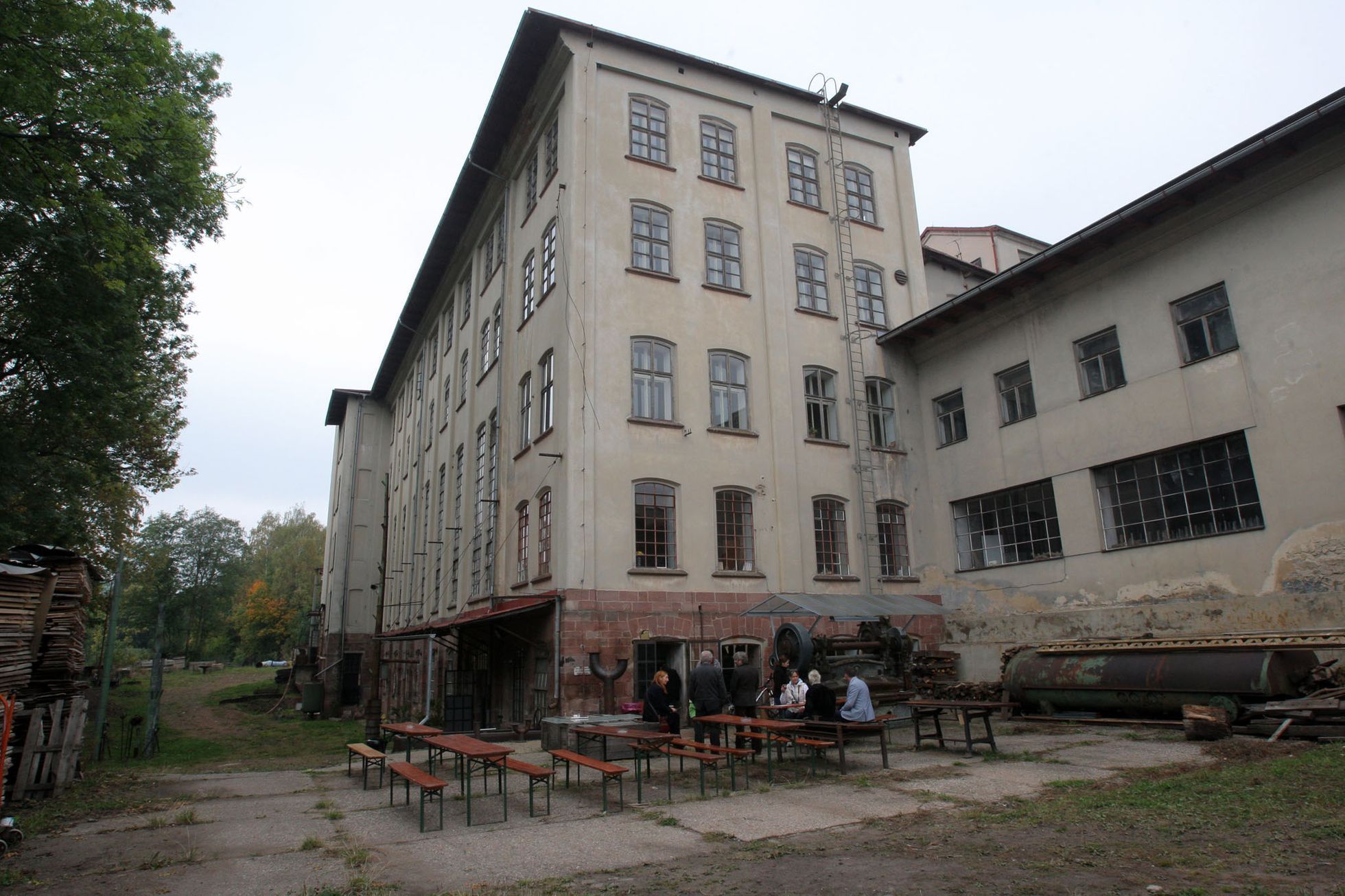 Továrna Mastných v Lomnici nad Popelkou