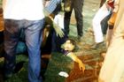 Po nočních bojích zůstalo v ulicích Káhiry sedm mrtvých