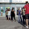 Fronta před bankomatem na Krétě