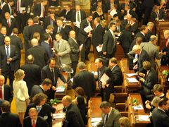 Poslanci dostanou na stůl nový zákon o státních zástupcích
