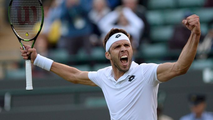 Jiří Veselý se raduje z postupu do 3. kola Wimbledonu