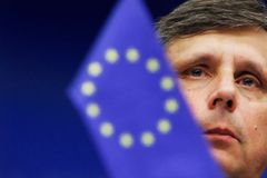 Shovívavá EU dává sabotérům z Čech čas tlačit na Klause