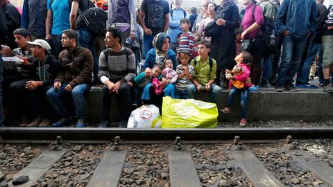 Stavíme se k uprchlíkům prospěchářsky? Střet Zahradil-Pánek