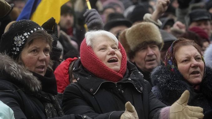 Se smrtí dvou demonstrantů se v Kyjevě začal naplňovat ten nejhorší scénář.