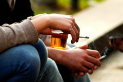 Počet kuřáků v Česku klesl meziročně o čtyři sta tisíc, denně si zapálí pětina lidí