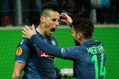 Neapol i díky dvěma gólům Hamšíka rozdrtila Wolfsburg