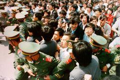 27 let poté. Čínské úřady kvůli výročí masakru zpřísnily bezpečnost u náměstí Tchien-an-men