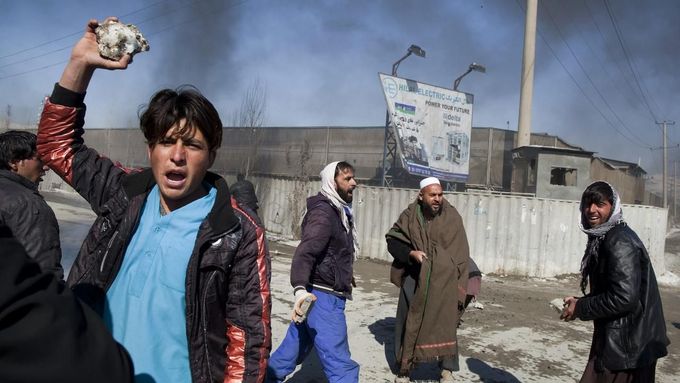 Nepokoje se z Kábulu šíří i do zbytku země.