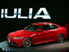 Zatím první odtajněnou novinkou značky Alfa Romeo je novodobá Giulia.