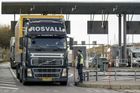 Švédsko do května prodloužilo hraniční kontroly. Situace je stále nejasná, zdůvodňuje premiér