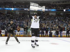 Sidney Crosby září i v NHL, kde má dva Stanley Cupy.