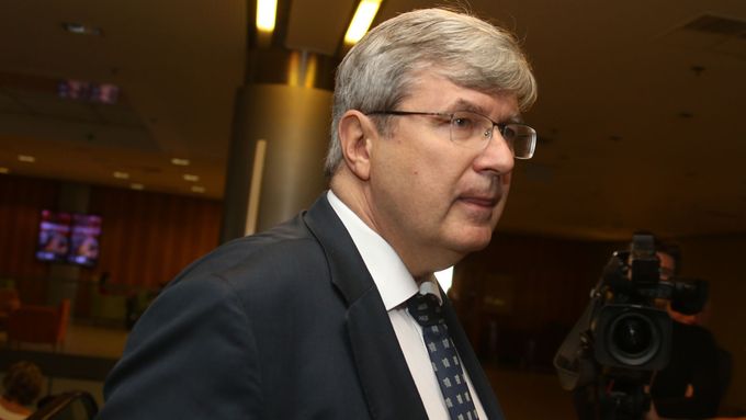 Předseda České unie sportu Miroslav Jansta považuje situaci v klubech kvůli výpadku financování za tristní.