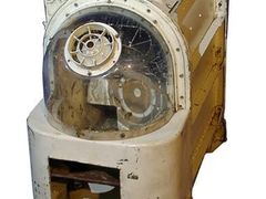 Schrána pro psa, v níž byl upevněn v sovětské kosmické lodi během letu.