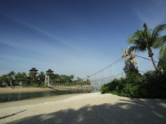 ostrov Sentosa je se svými plážemi a atrakcemi jakýmsi singapurským zábavním centrem