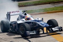 Pilot Williamsu Maldonado dostal trest za motor navíc
