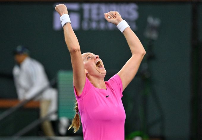 Petra Kvitová slaví na turnaji v Indian Wells vítězství nad Jessicou Pegulaovou a postup do čtvrtfinále