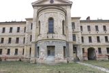 Takto vypadá jedna část rozsáhlého areálu bývalé věznice v Uherském Hradišti před rekonstrukcí.