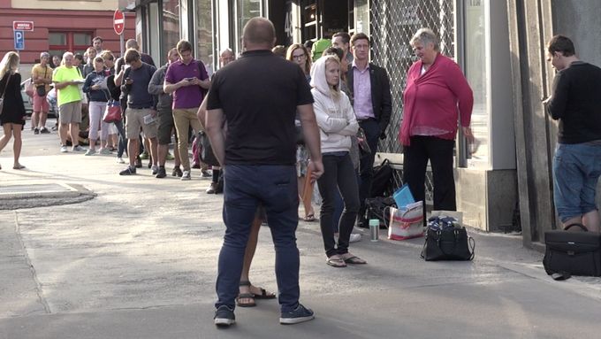 V Praze čekaly na levnou půjčku na bydlení od státu desítky lidí