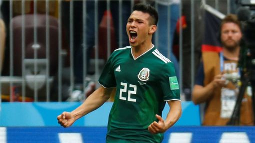Mexičan Hirving Lozano slaví gól v zápase Německo - Mexiko na MS 2018