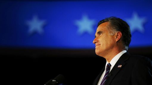 Poražený kandidát na prezidenta USA Mitt Romney poté, co veřejně uznal Obamovo vítězství. Boston, Massachusetts