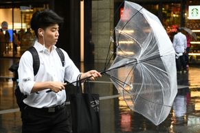 Tajfun Hagibis paralyzoval Tokio, sedmi milionům Japonců úřady nařídily evakuaci