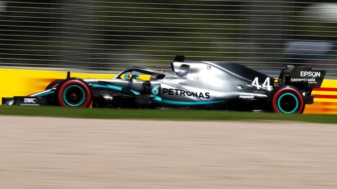 Lewis Hamilton při tréninku na Velkou cenu Austrálie