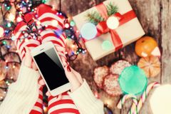 Češi si na Štědrý den už tolik nevolali, přání k Vánocům vyřídili přes sociální sítě