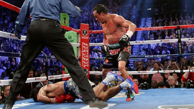 Marquez knockoutuje Pacquiaa