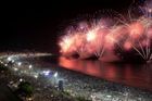 Ohňostroj na pláži Copacabana v Riu sledovaly 3 miliony lidí